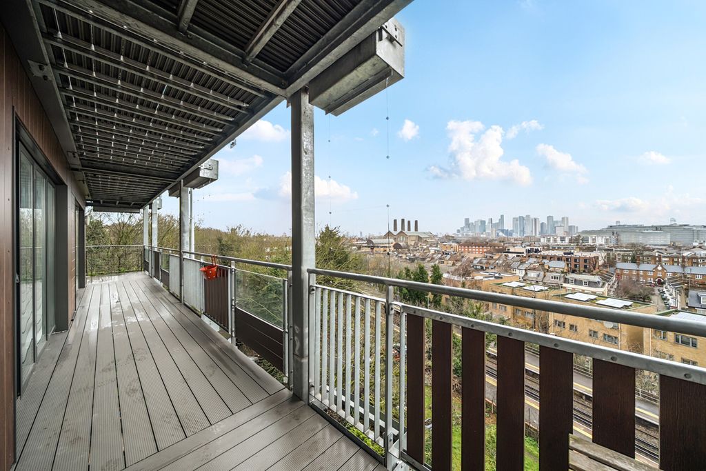 Property photo 3 of 18 Balcony