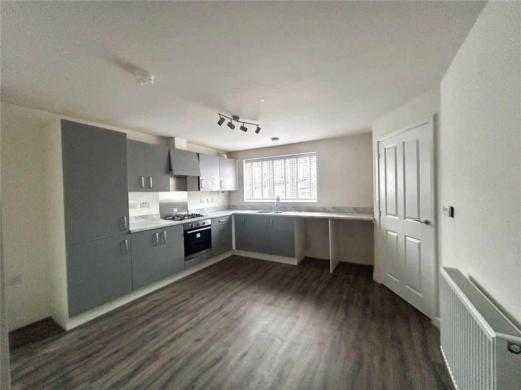 Property photo 2 of 11 Kitchen