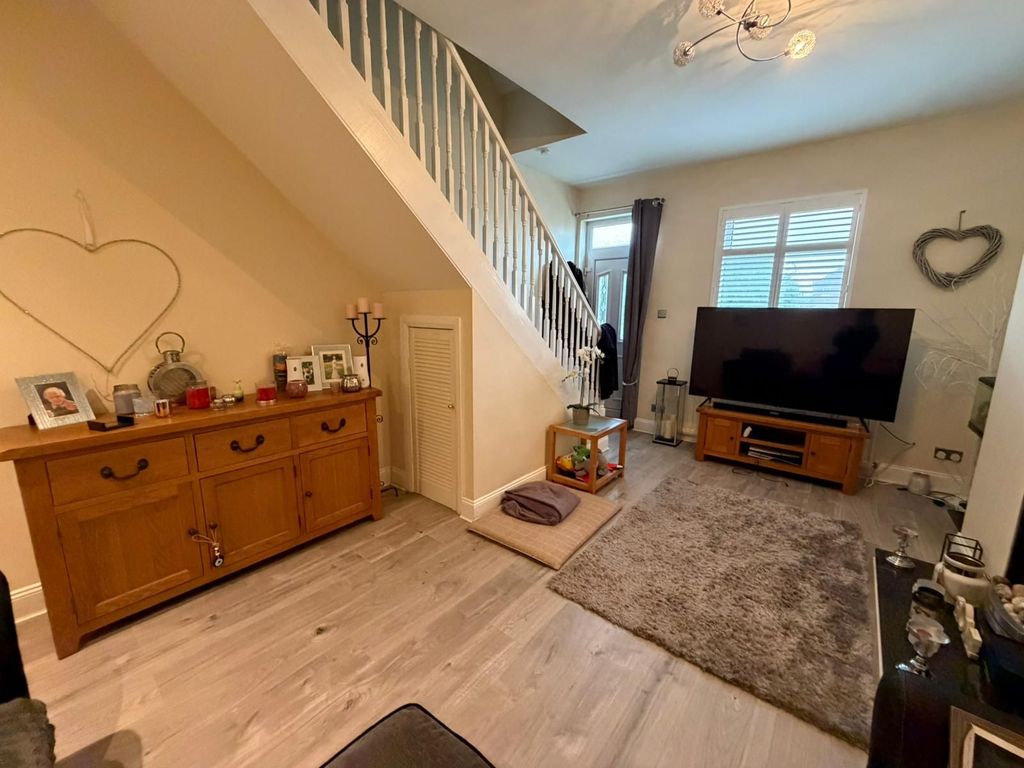 Property photo 3 of 9 Photograph 3