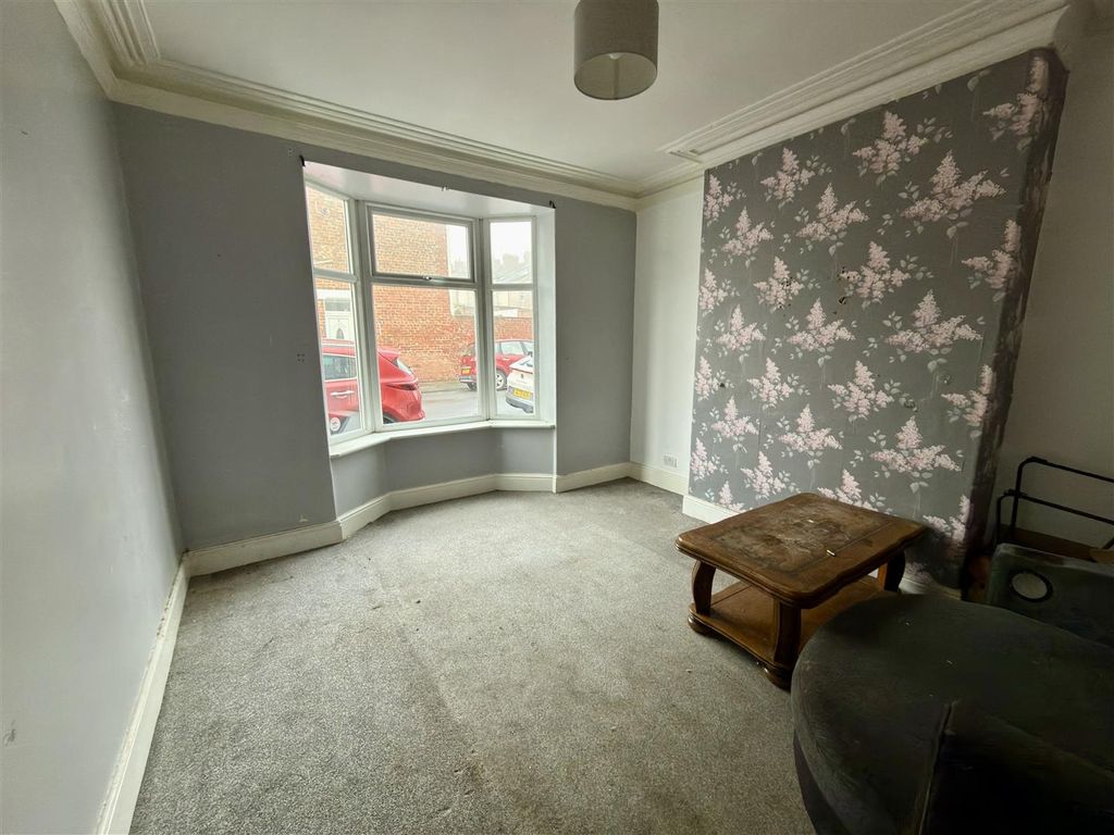 Property photo 2 of 4 Lounge