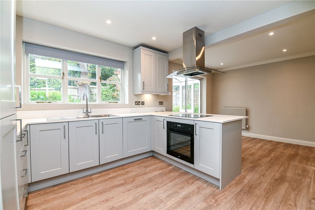 Property photo 2 of 15 Picture No. 05