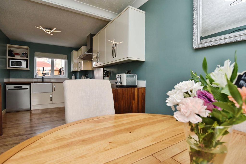 Property photo 2 of 29 E69E140d-Dining 20Table.Jpg