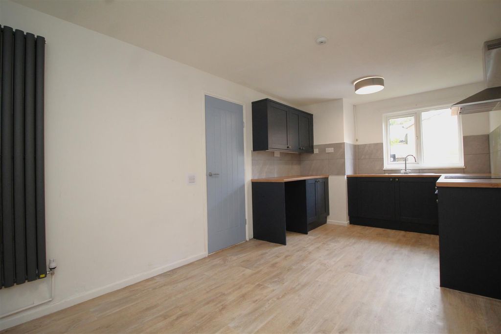 Property photo 3 of 13 Kitchen Diner.Jpg