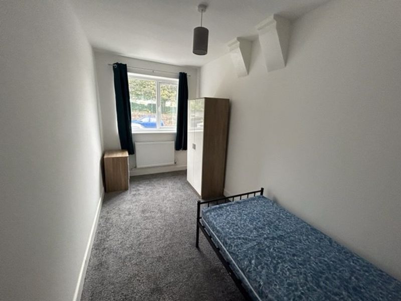 Property photo 1 of 9 Photo 12