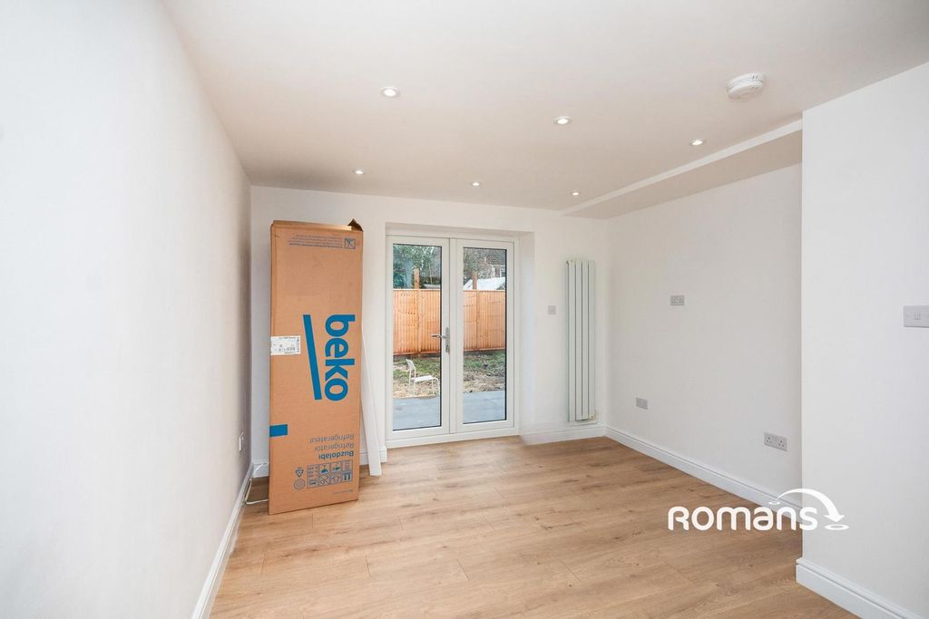 Property photo 3 of 8 Pbox-Img.Jpg