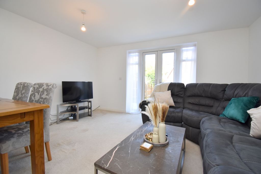 Property photo 2 of 27