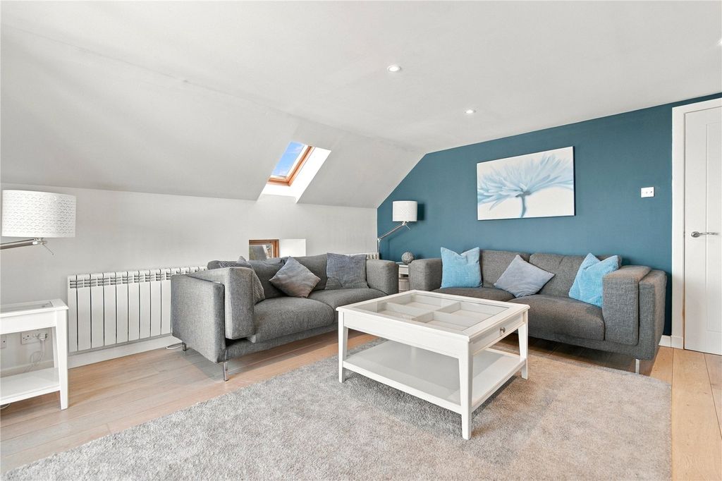 Property photo 2 of 18 The Maltings
