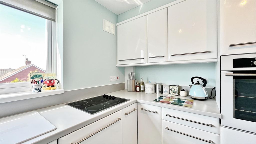 Property photo 3 of 14 Kitchen