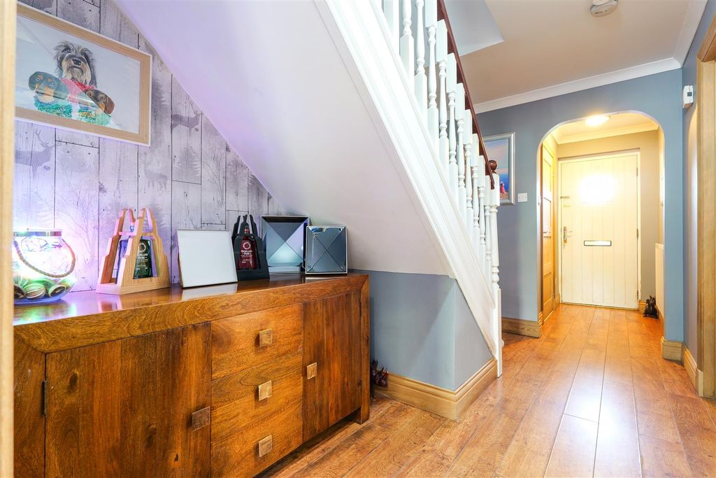 Property photo 2 of 32