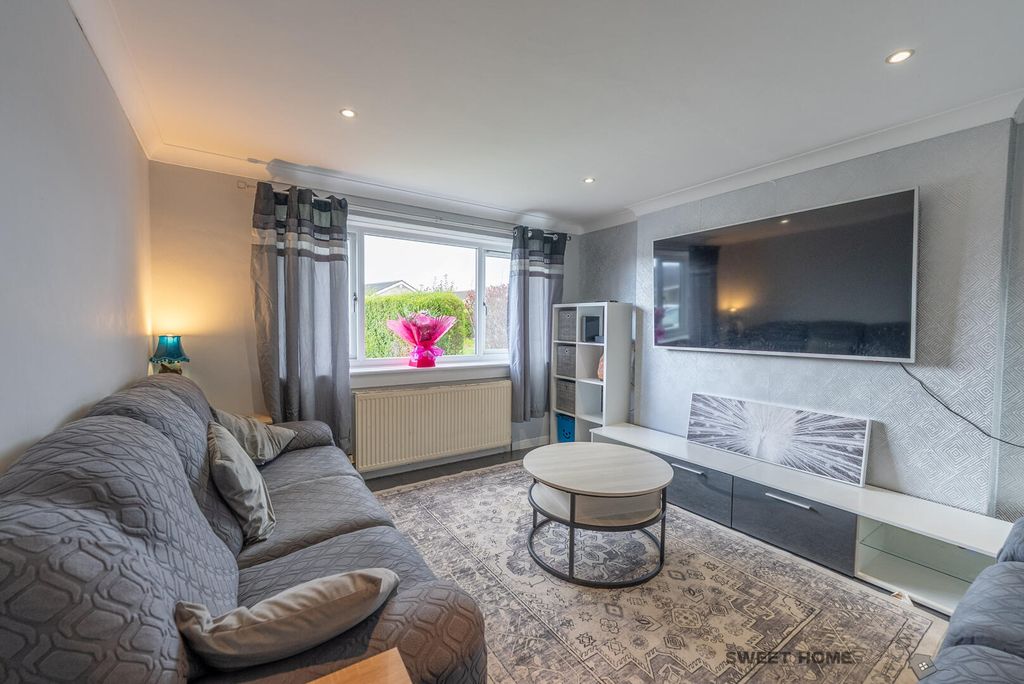 Property photo 2 of 34 Living Room