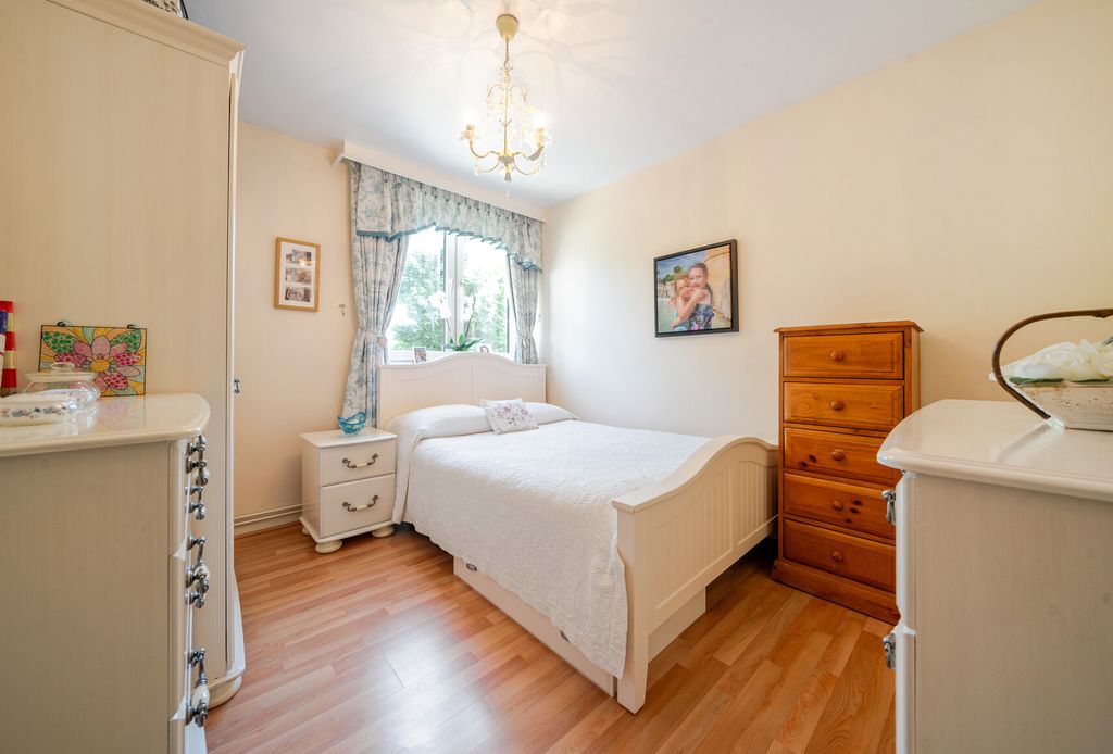 Property photo 2 of 12 1318487-12-68626d...