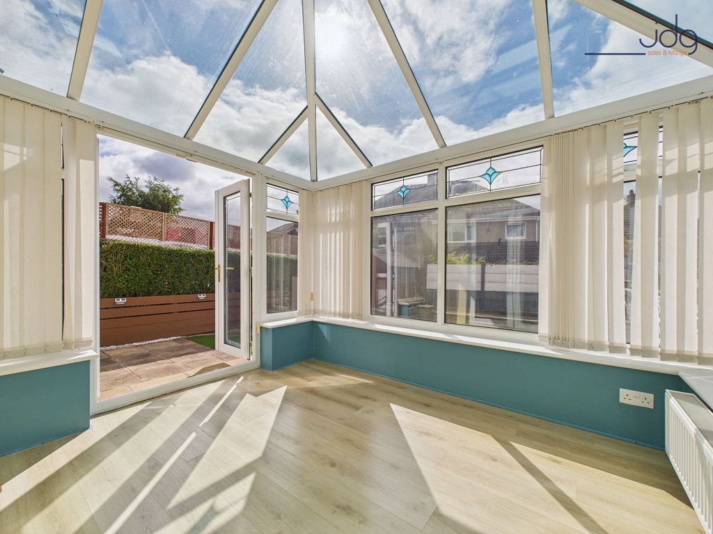 Property photo 3 of 17 Conservatory