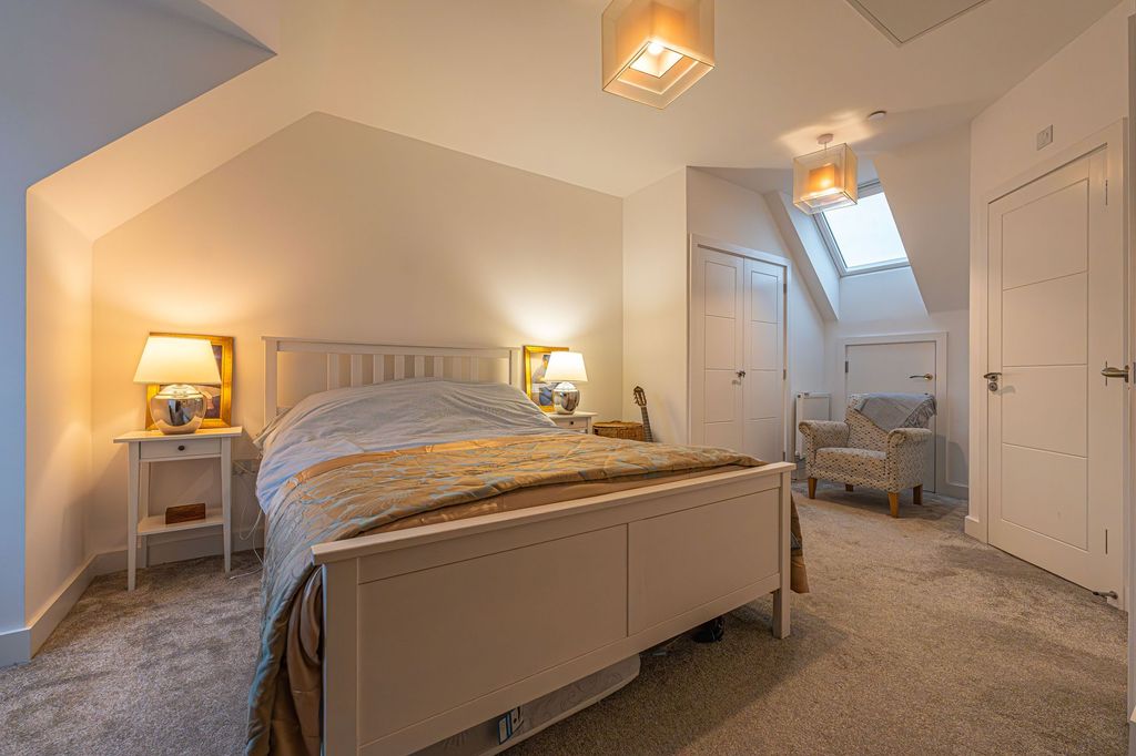 Property photo 3 of 35