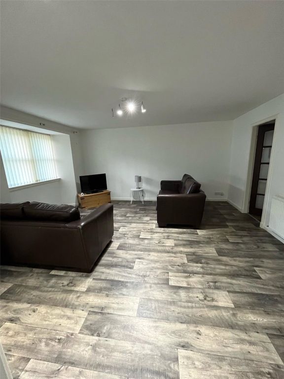 Property photo 2 of 10 Lounge