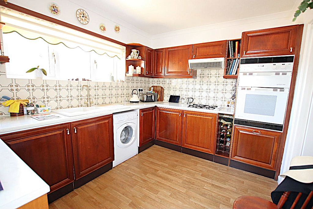 Property photo 2 of 14 Hillside Crescent 33 - Kitchen (4)
