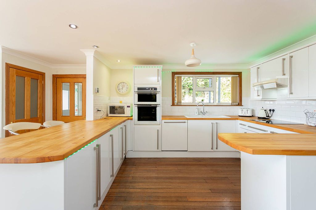 Property photo 3 of 39