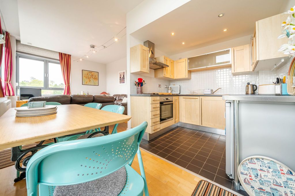 Property photo 3 of 20