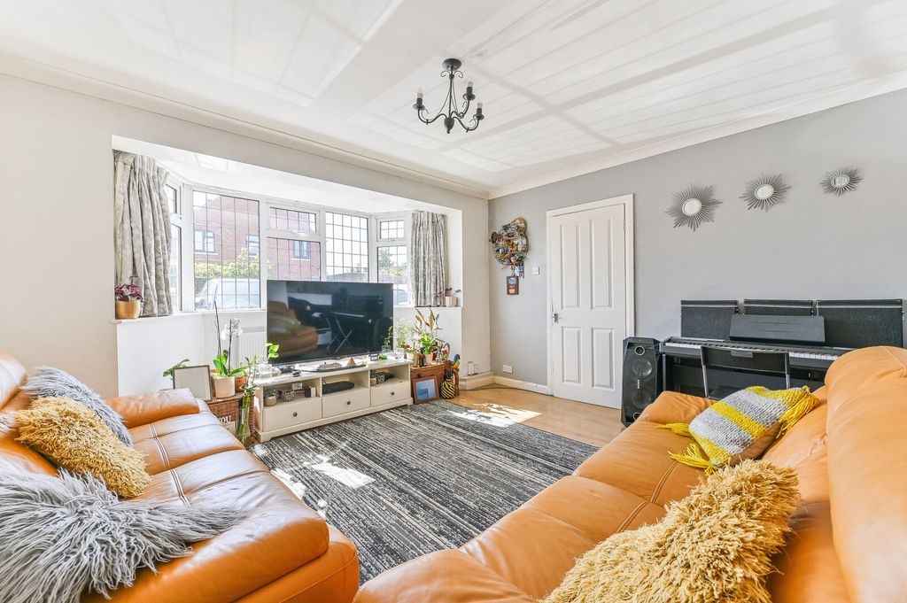 Property photo 2 of 11