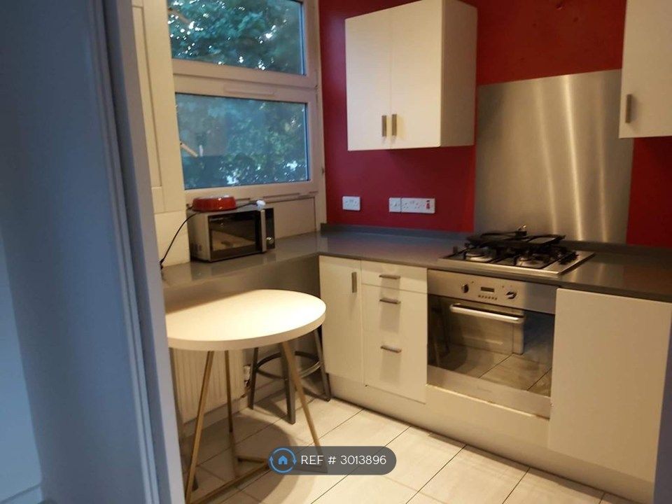 Property photo 2 of 12 Kitchen Has Fridge, Freezer & Washer Drier
