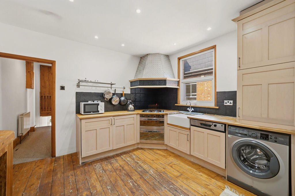 Property photo 2 of 18 Kitchen