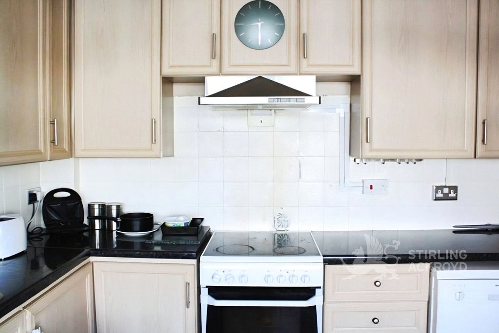 Property photo 2 of 9 Kitchen