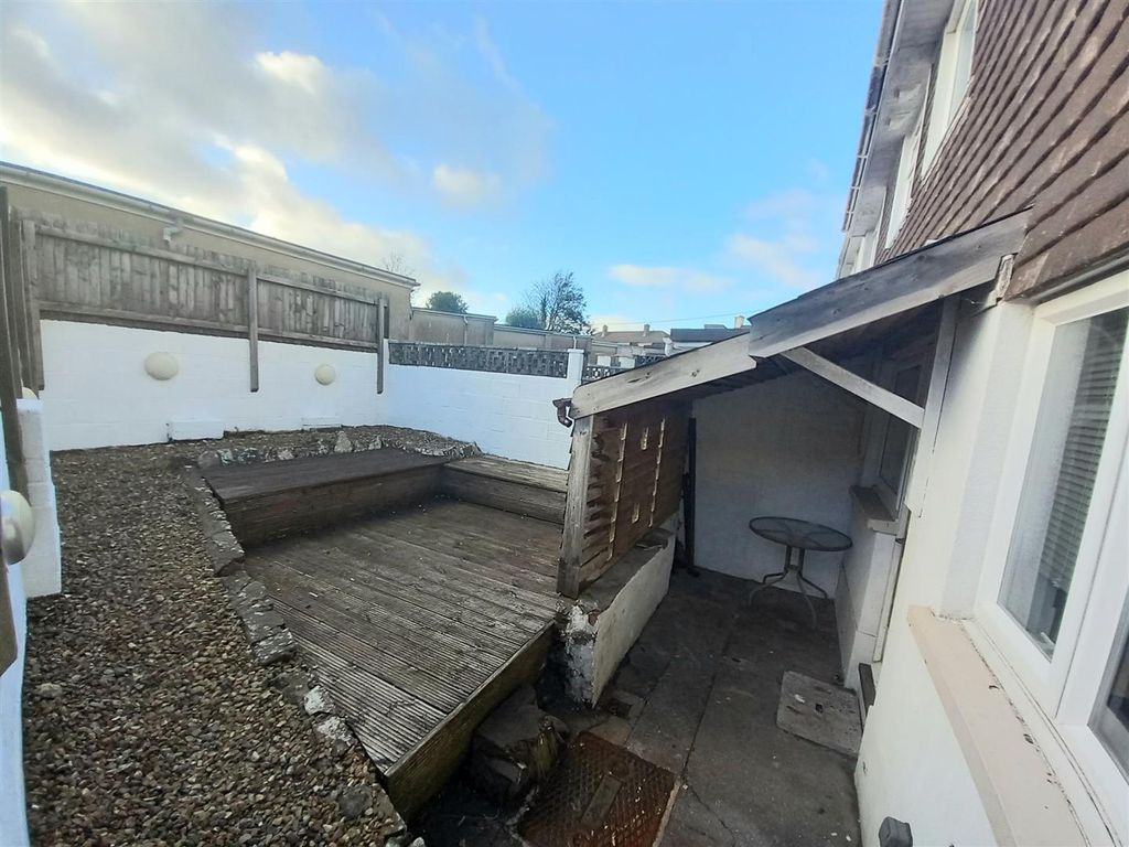 Property photo 2 of 9 12 Waterloo Gdn.Jpg