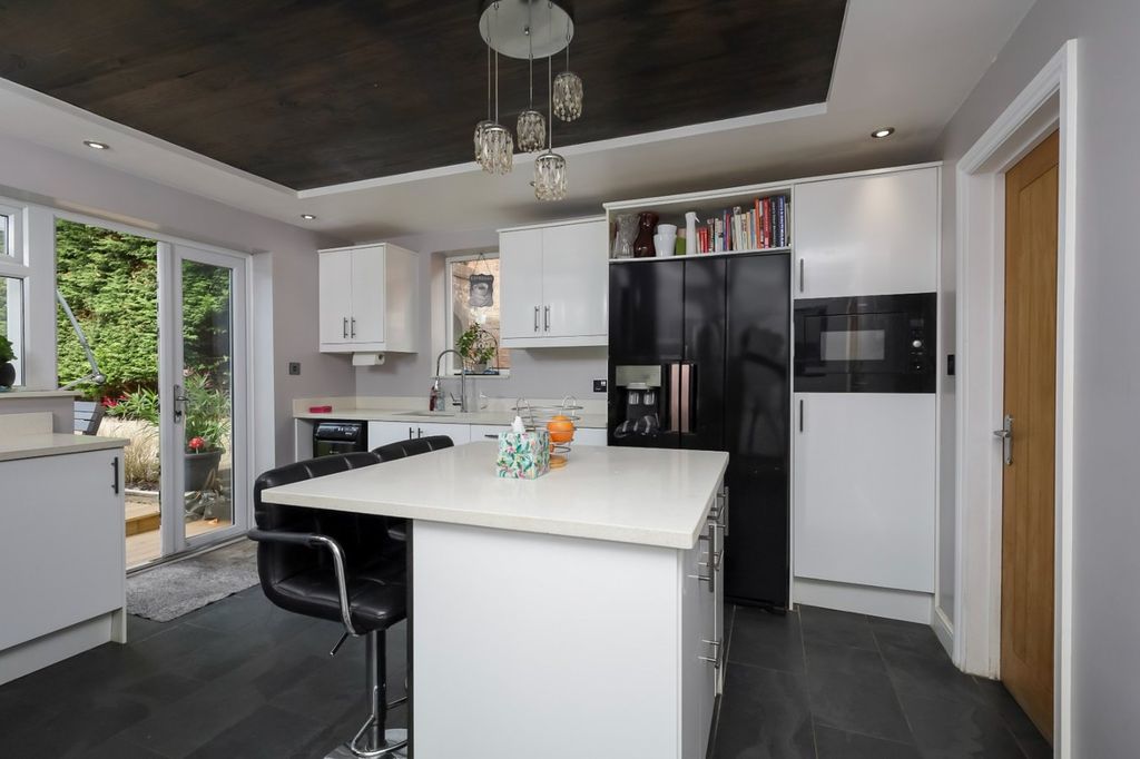 Property photo 3 of 27