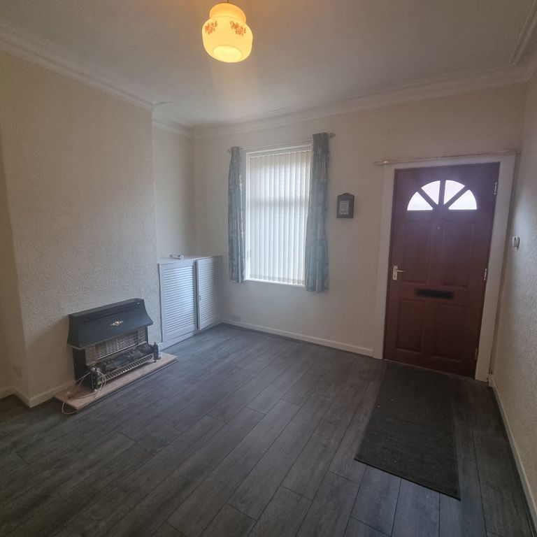 Property photo 2 of 9 Livingroom