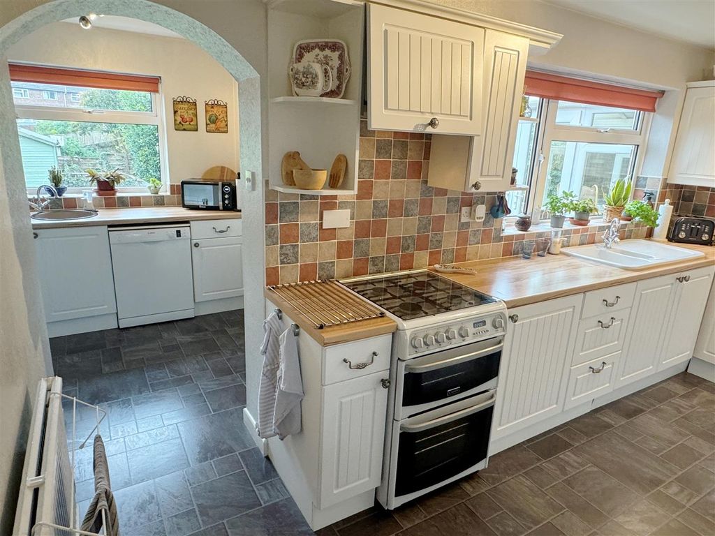 Property photo 3 of 21 Kitch - Utility 1.Jpg