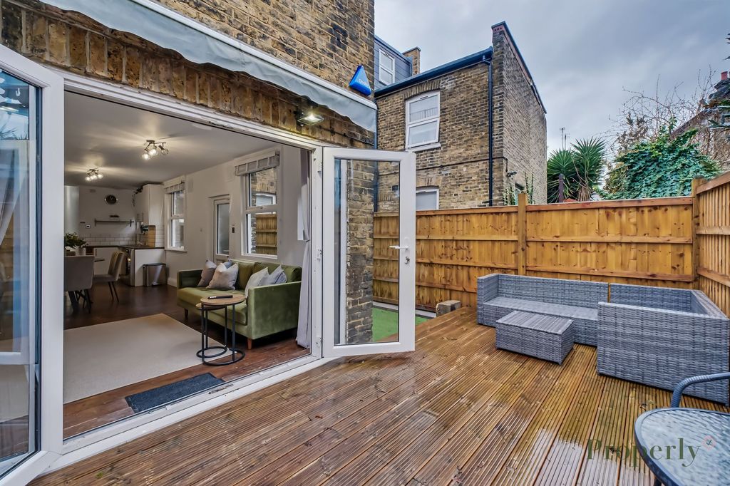 Property photo 2 of 12