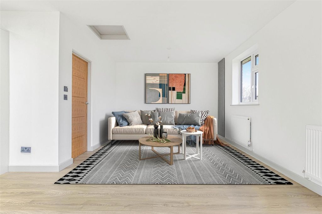 Property photo 3 of 19 6_72418-1.Jpg