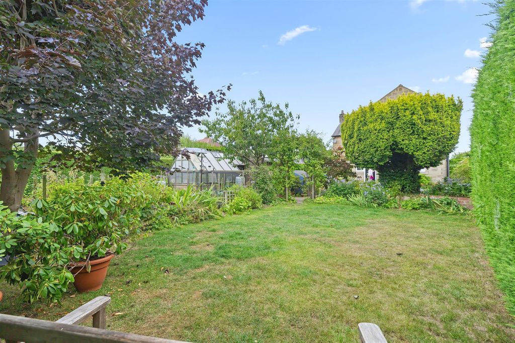 Property photo 2 of 39 Garden