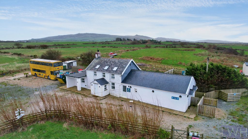 Property photo 3 of 23 Cottage & Toilet Block
