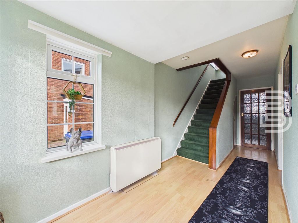 Property photo 3 of 17 Entrance Hall.Jpg
