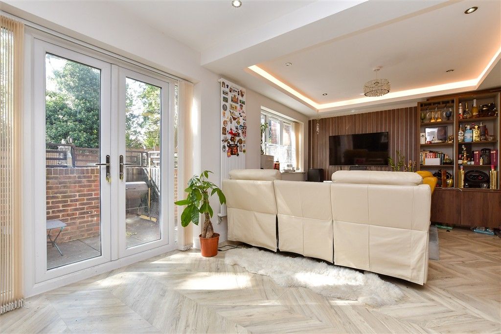 Property photo 2 of 14 Kitchen / Lounge / Diner