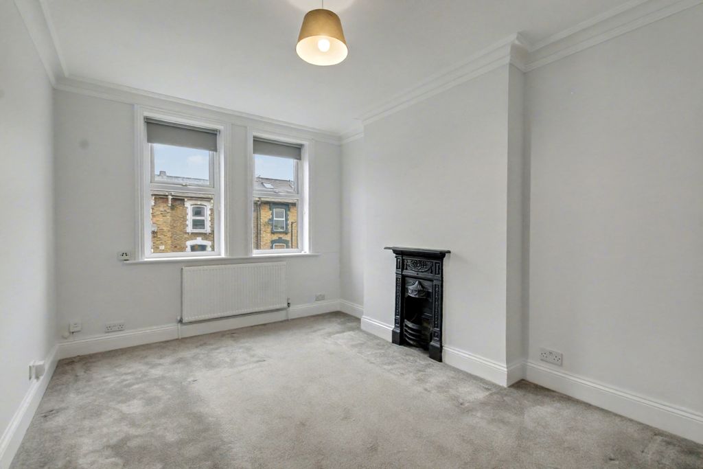 Property photo 2 of 10 2.Lounge.Jpg