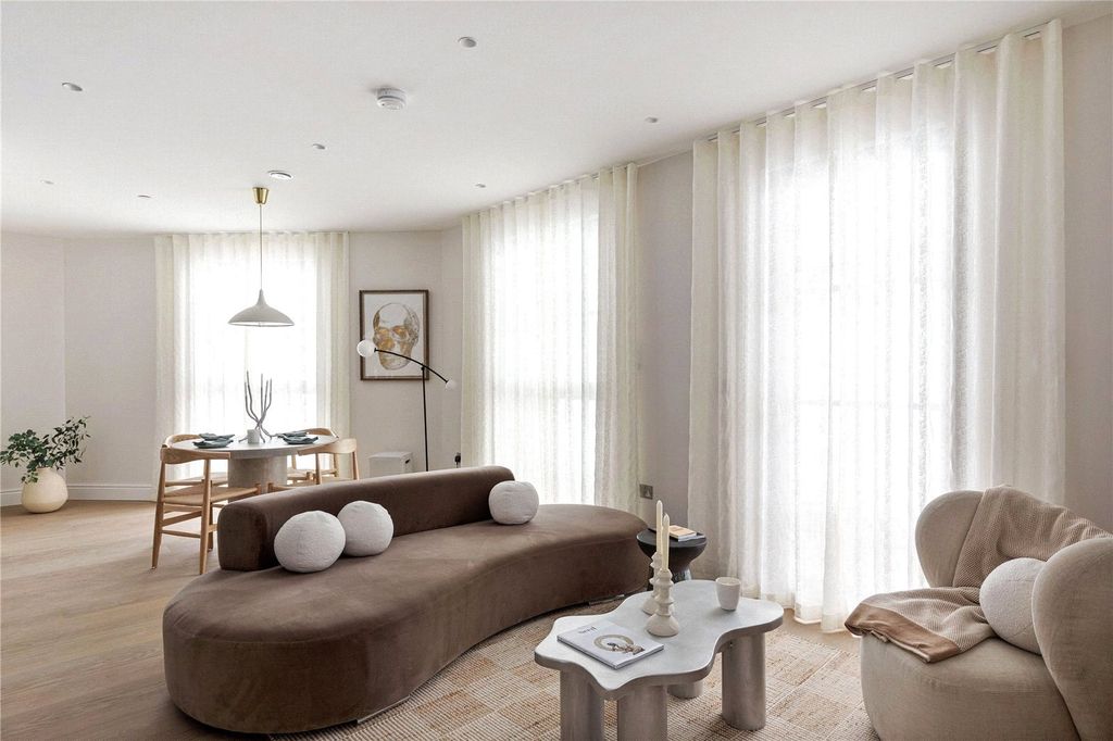 Property photo 1 of 13 Show Flat Living Rm