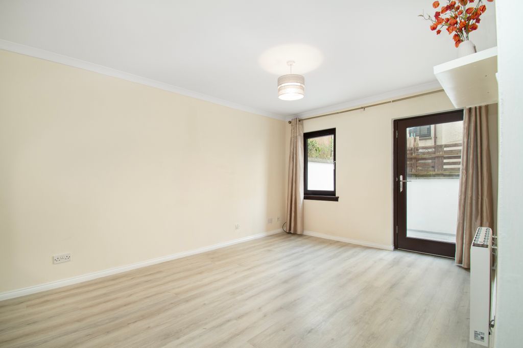 Property photo 3 of 25