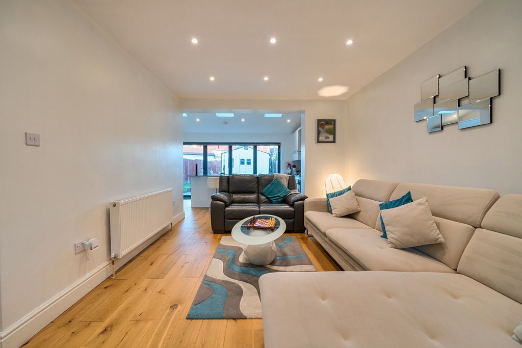 Property photo 2 of 20 1419079-4-699Deb9...