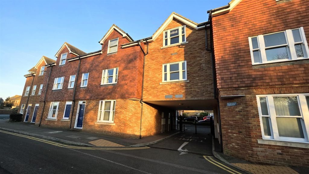 Property photo 1 of 10 Exterior