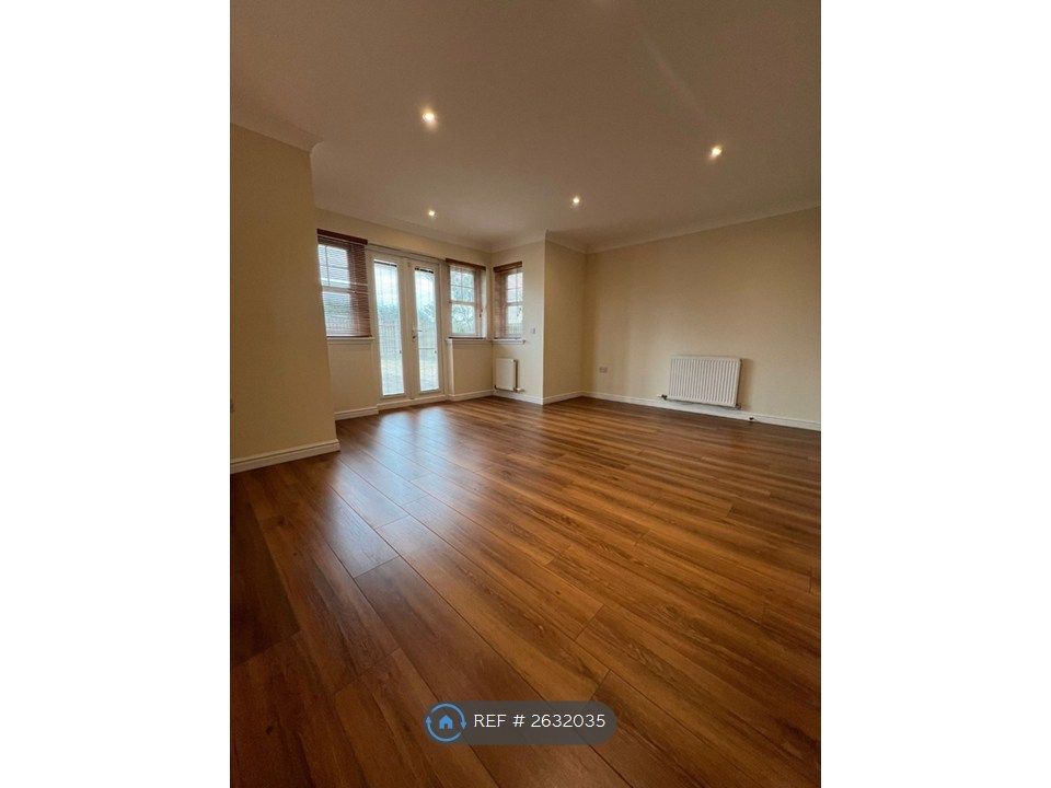 Property photo 2 of 32