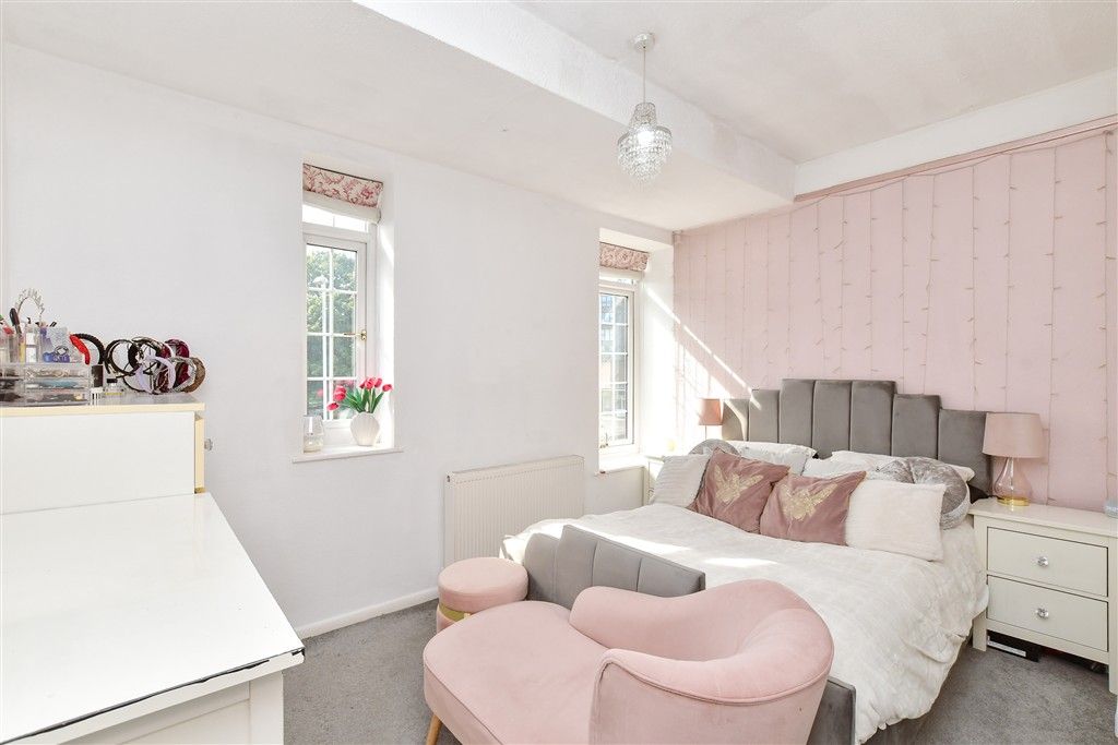 Property photo 2 of 6 Bedroom 1