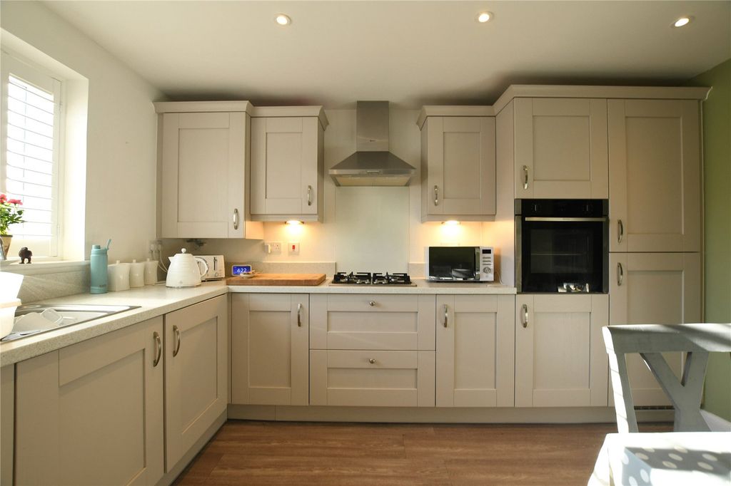 Property photo 2 of 18 Picture No. 13