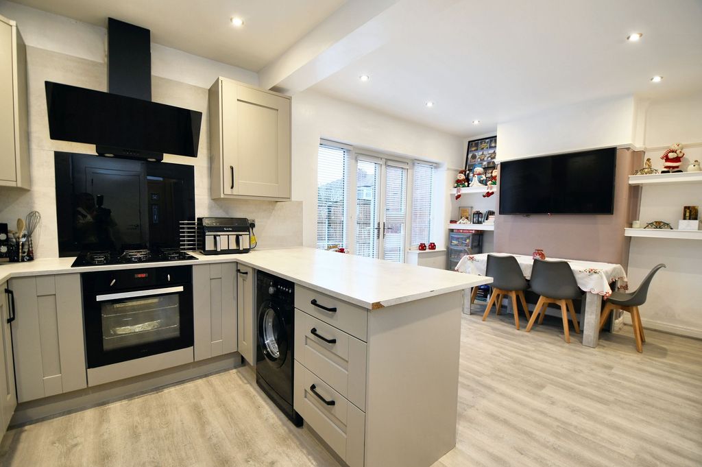 Property photo 2 of 22