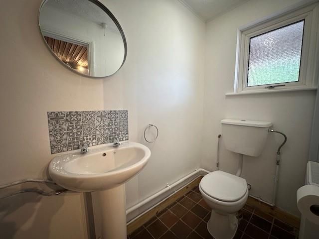 Property photo 3 of 29 Cloakroom.Jpg