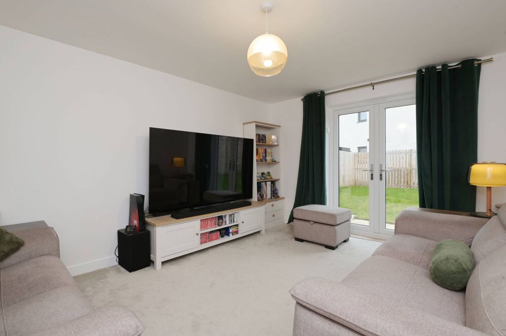 Property photo 2 of 30