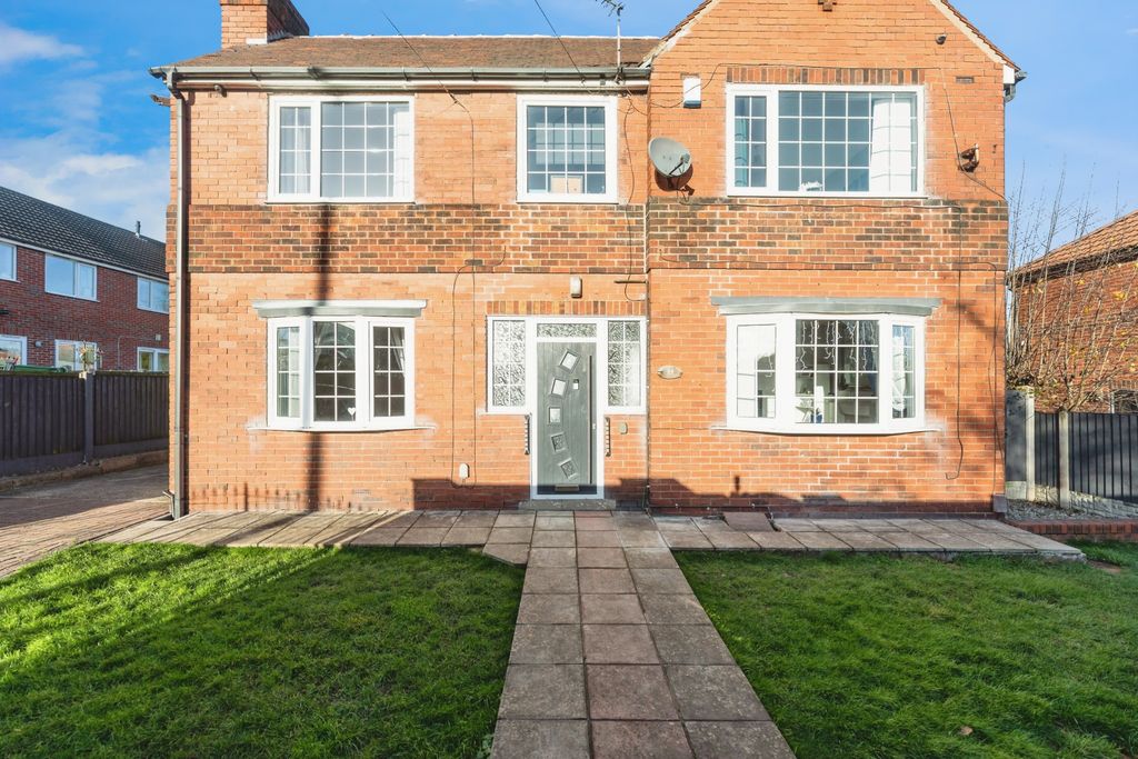 Property photo 2 of 18