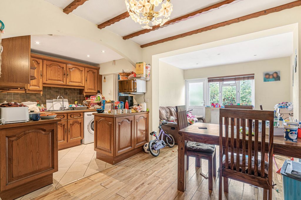 Property photo 2 of 18 Kitchen