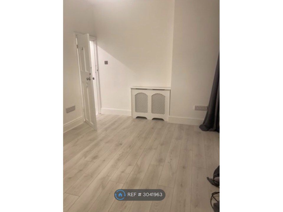 Property photo 3 of 10 Bedroom 2