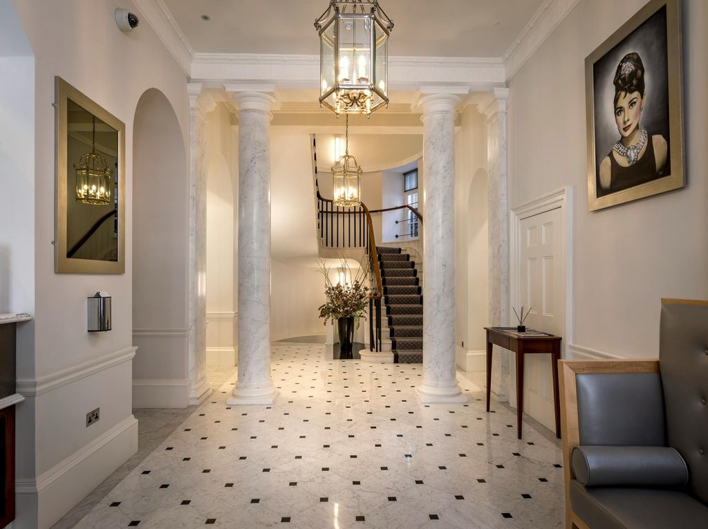 Property photo 2 of 7 Robert St Reception1.Jpg